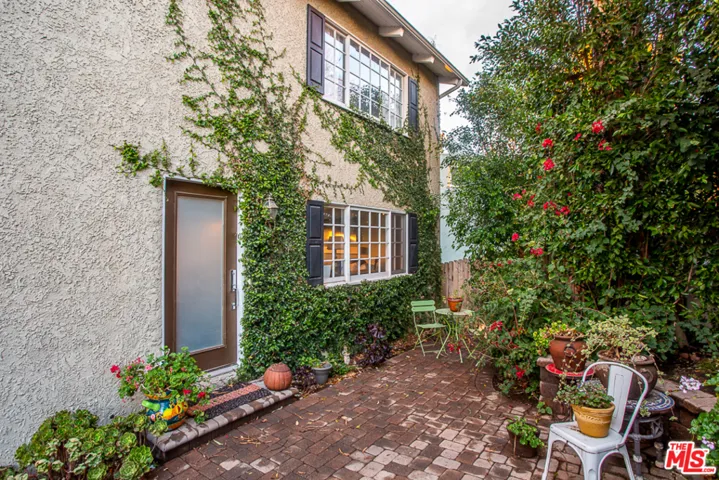 cozy front entrance