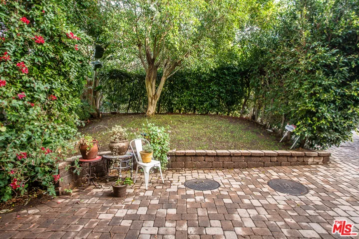 Private front yard