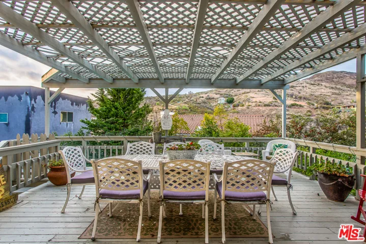 Covered patio off of living room