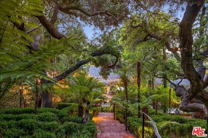 3240 Fryman Road, Studio City, California 91604