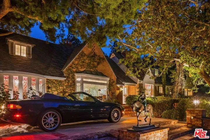 3240 Fryman Road, Studio City, California 91604