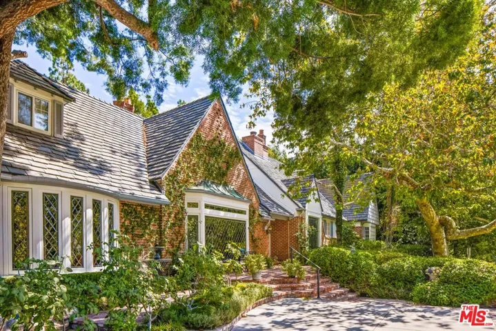 3240 Fryman Road, Studio City, California 91604