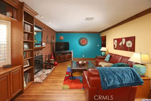 1252 Irving Avenue, Glendale, California 91201