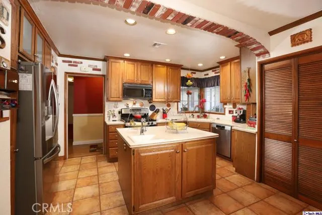 1252 Irving Avenue, Glendale, California 91201