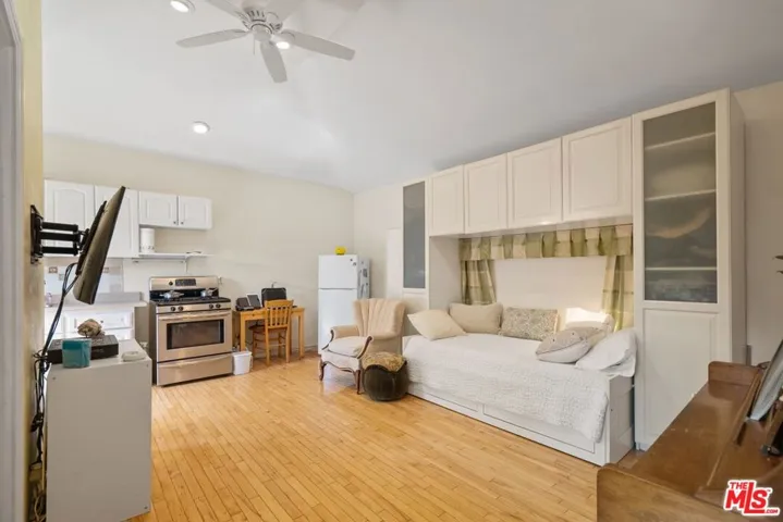 5842 Costello Avenue, Van Nuys, California 91401