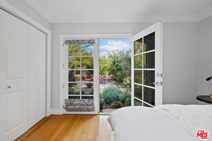 5842 Costello Avenue, Van Nuys, California 91401