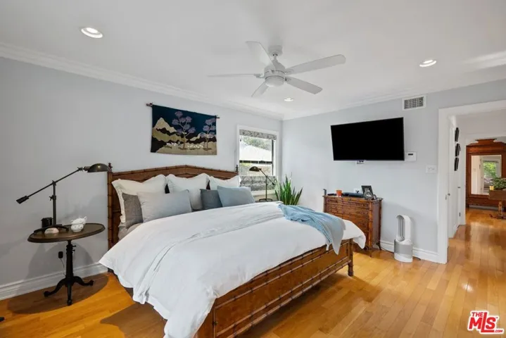5842 Costello Avenue, Van Nuys, California 91401