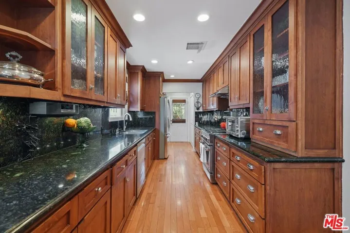 5842 Costello Avenue, Van Nuys, California 91401