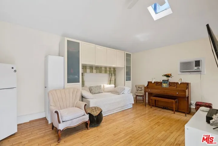 5842 Costello Avenue, Van Nuys, California 91401