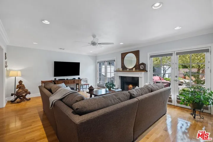 5842 Costello Avenue, Van Nuys, California 91401