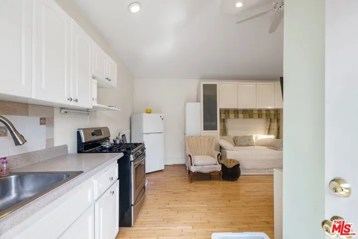 5842 Costello Avenue, Van Nuys, California 91401
