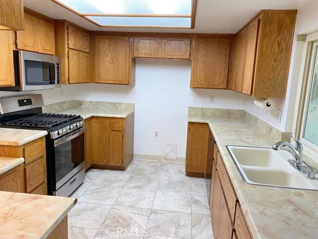 12623 Morning Star Road, Apple Valley, California 92308