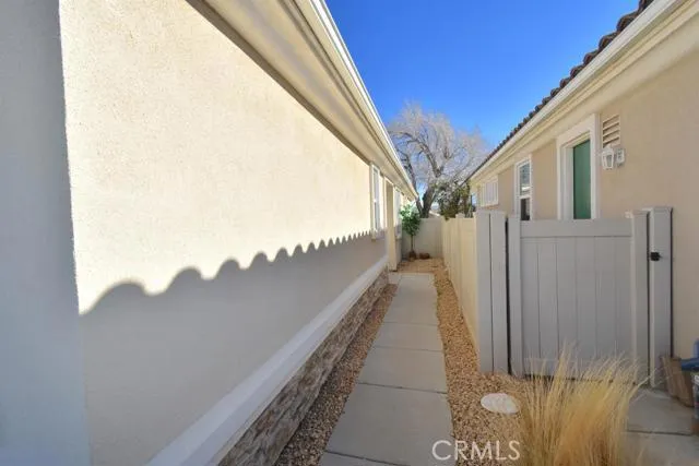 11171 Avonlea Road, Apple Valley, California 92308