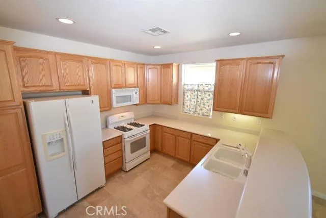 11171 Avonlea Road, Apple Valley, California 92308
