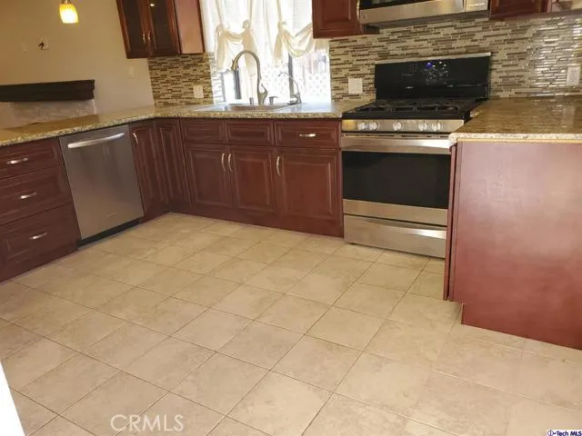 3304 Alabama Street, La Crescenta, California 91214