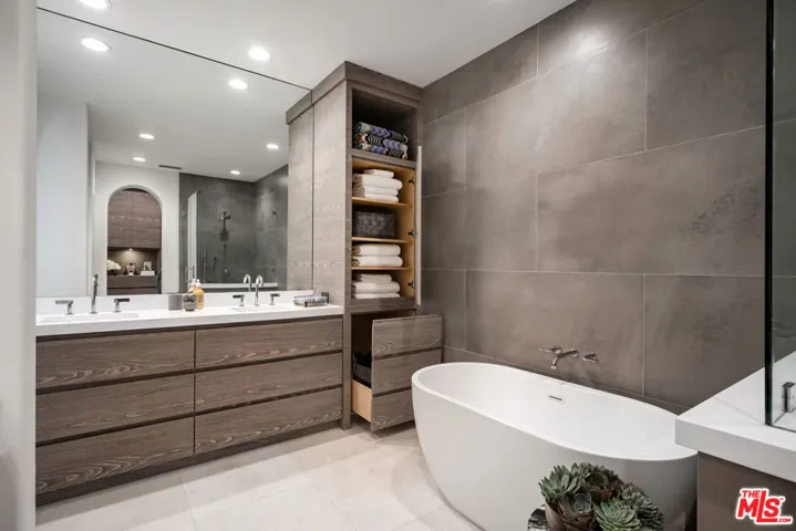 10 Altino, Newport Coast, California 92657