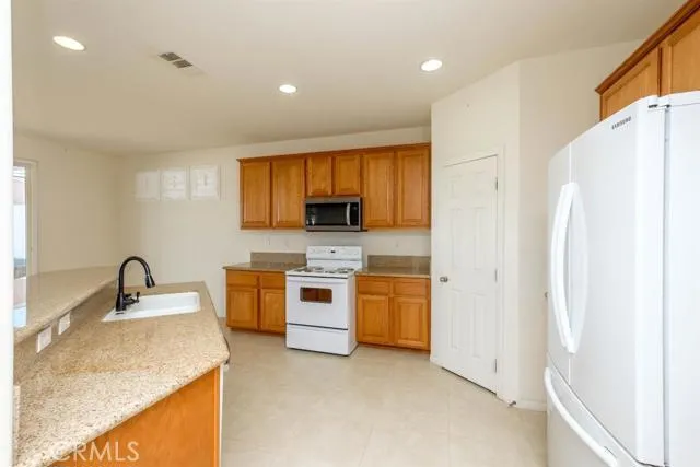 2111 Diamond Avenue, Barstow, California 92311
