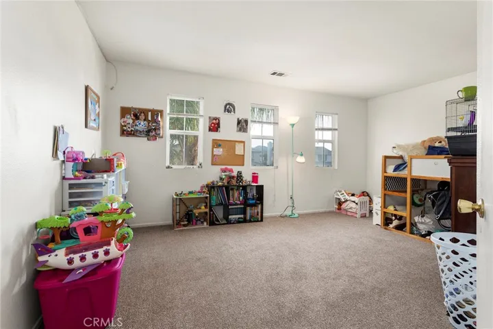 Large secondary bedroom
