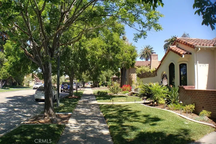 Photos of neighborhood