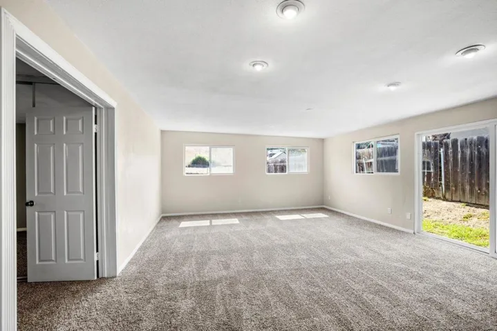 7471 Black Oak Rd, San Diego, California 92114