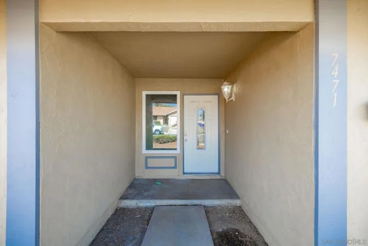 7471 Black Oak Rd, San Diego, California 92114