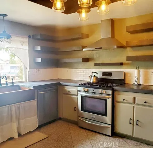22351 Broken Lance Road, Apple Valley, California 92307