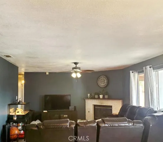 22351 Broken Lance Road, Apple Valley, California 92307