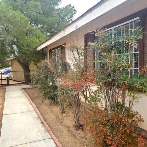 22351 Broken Lance Road, Apple Valley, California 92307