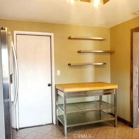 22351 Broken Lance Road, Apple Valley, California 92307