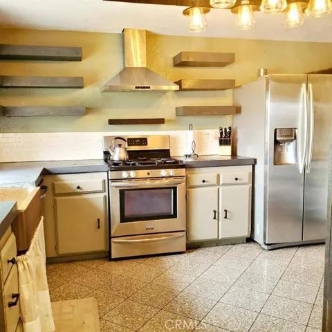 22351 Broken Lance Road, Apple Valley, California 92307