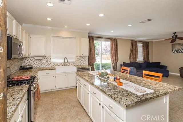 13068 Rocky Trail Way, Victorville, California 92395