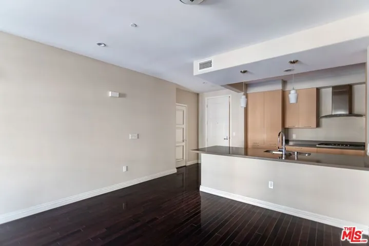 417 Caruso Avenue, Glendale, California 91210