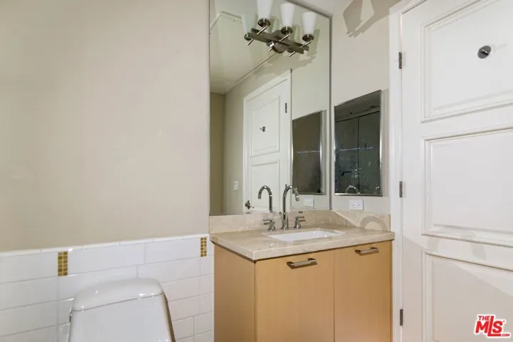 417 Caruso Avenue, Glendale, California 91210