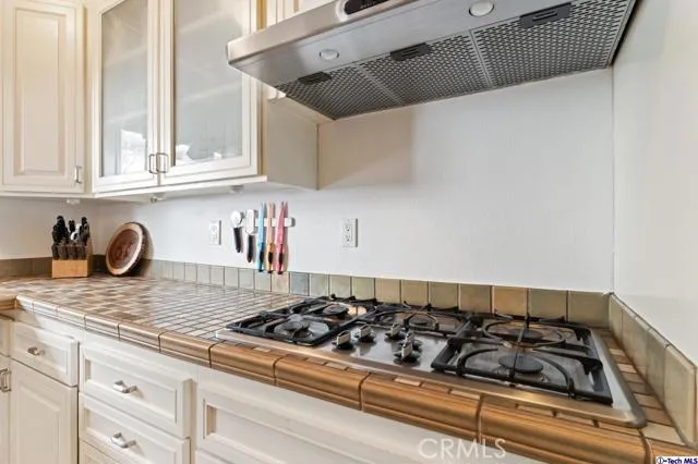 11322 Camarillo Street 105, Toluca Lake, California 91602