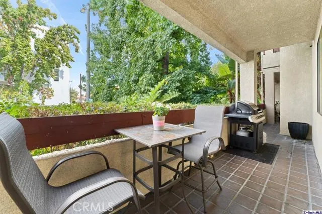 11322 Camarillo Street 105, Toluca Lake, California 91602