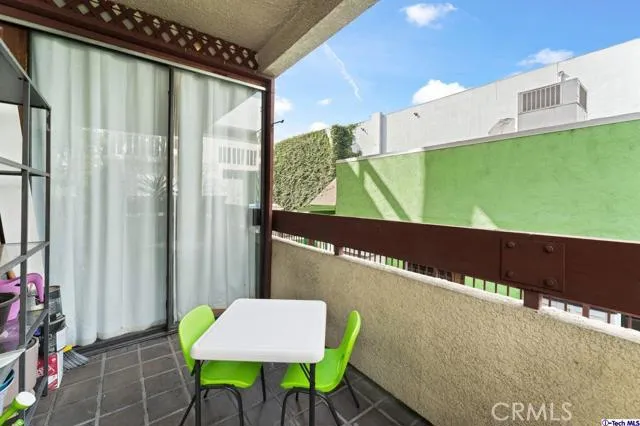 11322 Camarillo Street 105, Toluca Lake, California 91602