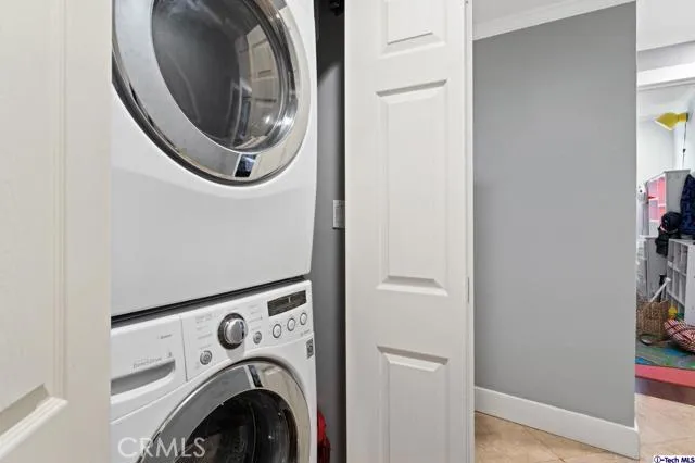 11322 Camarillo Street 105, Toluca Lake, California 91602