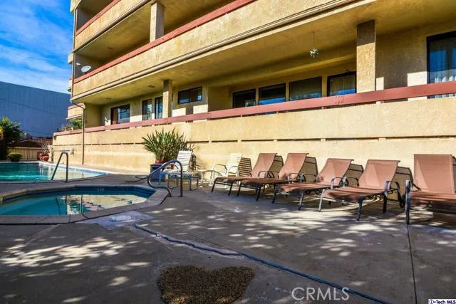 11322 Camarillo Street 105, Toluca Lake, California 91602