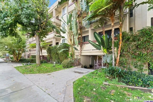 11322 Camarillo Street 105, Toluca Lake, California 91602