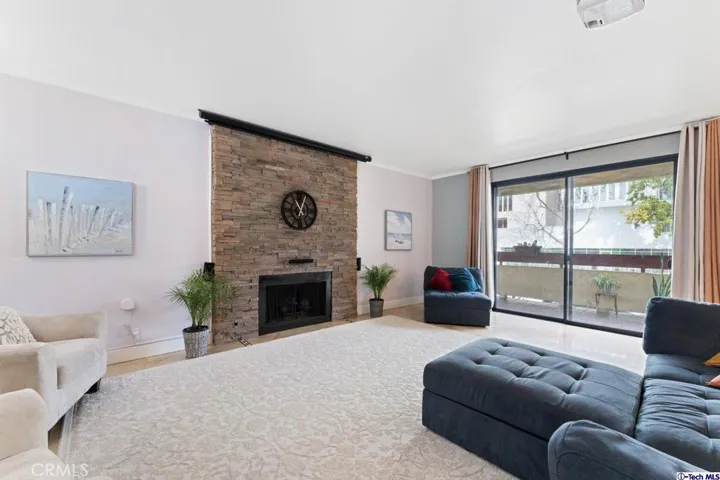 11322 Camarillo Street 105, Toluca Lake, California 91602
