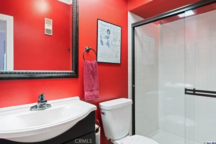 11322 Camarillo Street 105, Toluca Lake, California 91602
