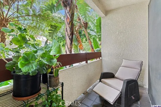 11322 Camarillo Street 105, Toluca Lake, California 91602