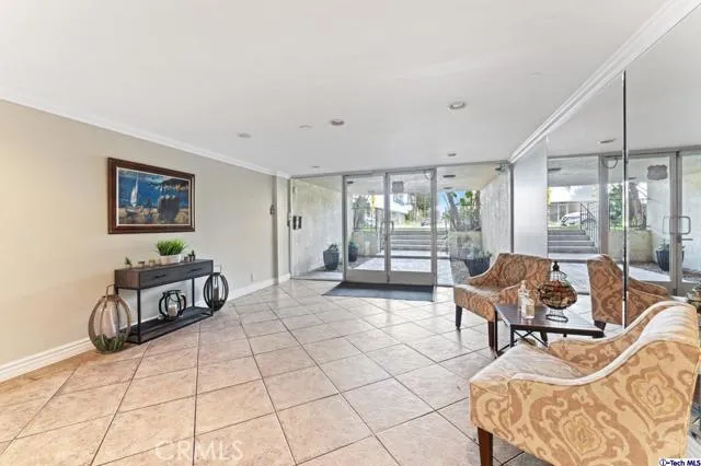 11322 Camarillo Street 105, Toluca Lake, California 91602