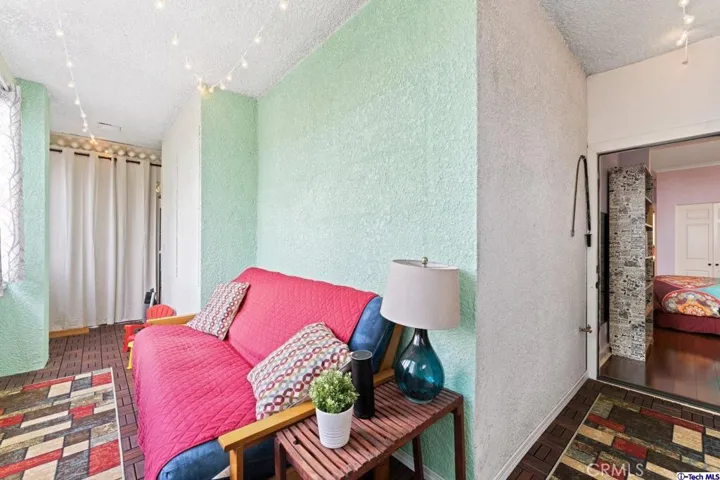 11322 Camarillo Street 105, Toluca Lake, California 91602