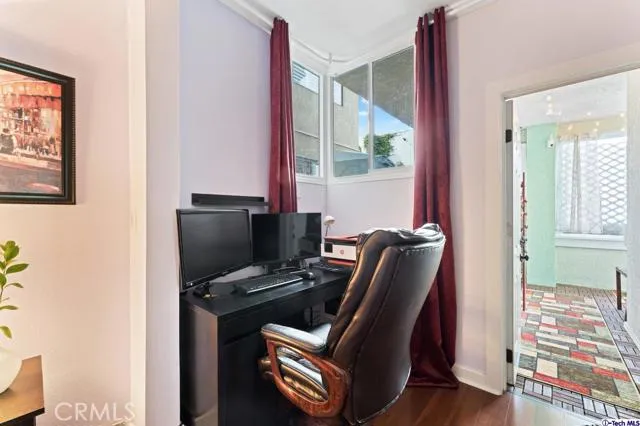 11322 Camarillo Street 105, Toluca Lake, California 91602