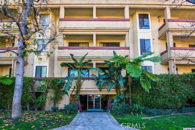 11322 Camarillo Street 105, Toluca Lake, California 91602