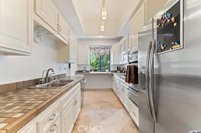 11322 Camarillo Street 105, Toluca Lake, California 91602