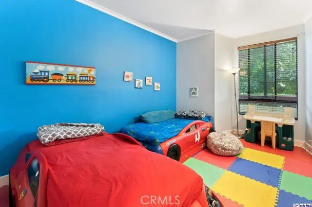 11322 Camarillo Street 105, Toluca Lake, California 91602