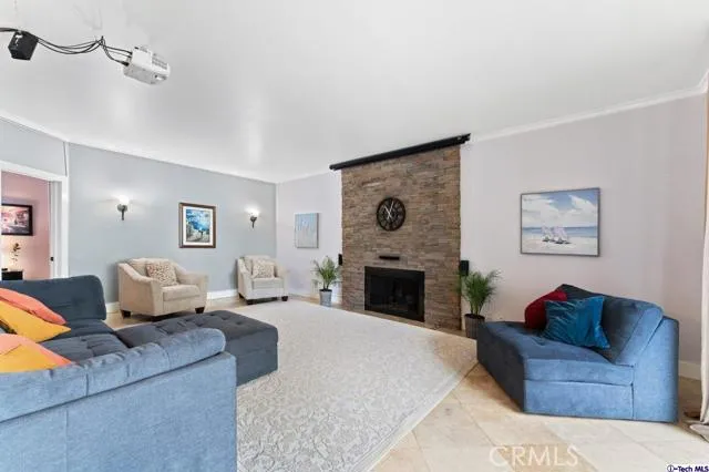 11322 Camarillo Street 105, Toluca Lake, California 91602