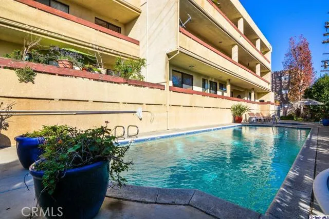 11322 Camarillo Street 105, Toluca Lake, California 91602